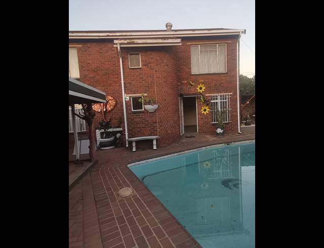 2 bed property to rent in SELCOURT
